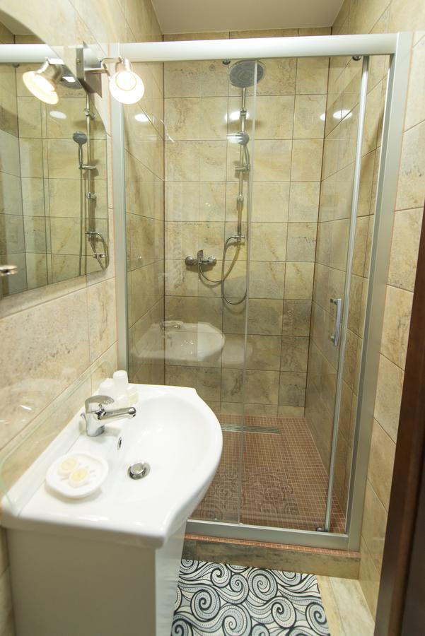 טצ'ב First Hotel מראה חיצוני תמונה