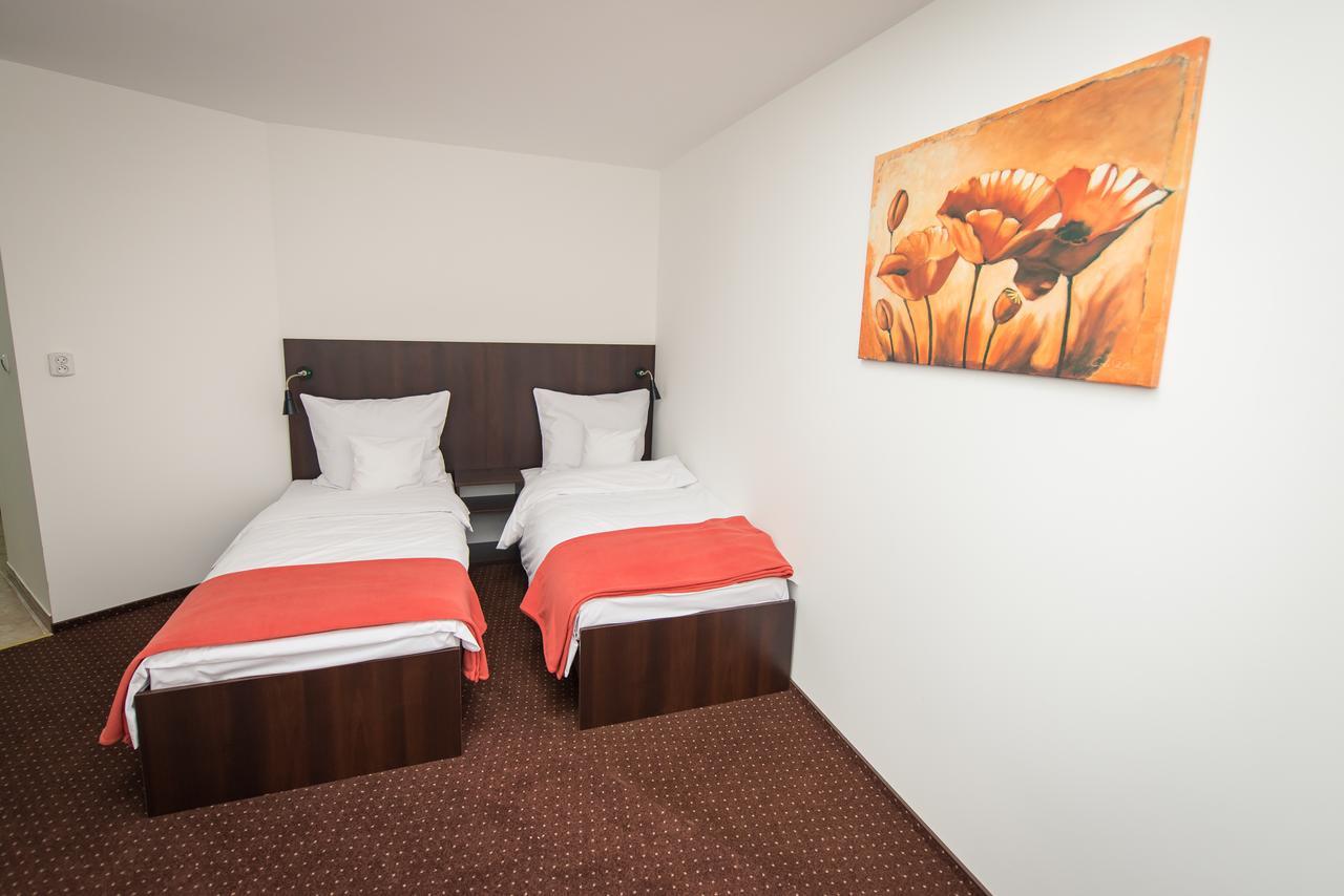 טצ'ב First Hotel מראה חיצוני תמונה