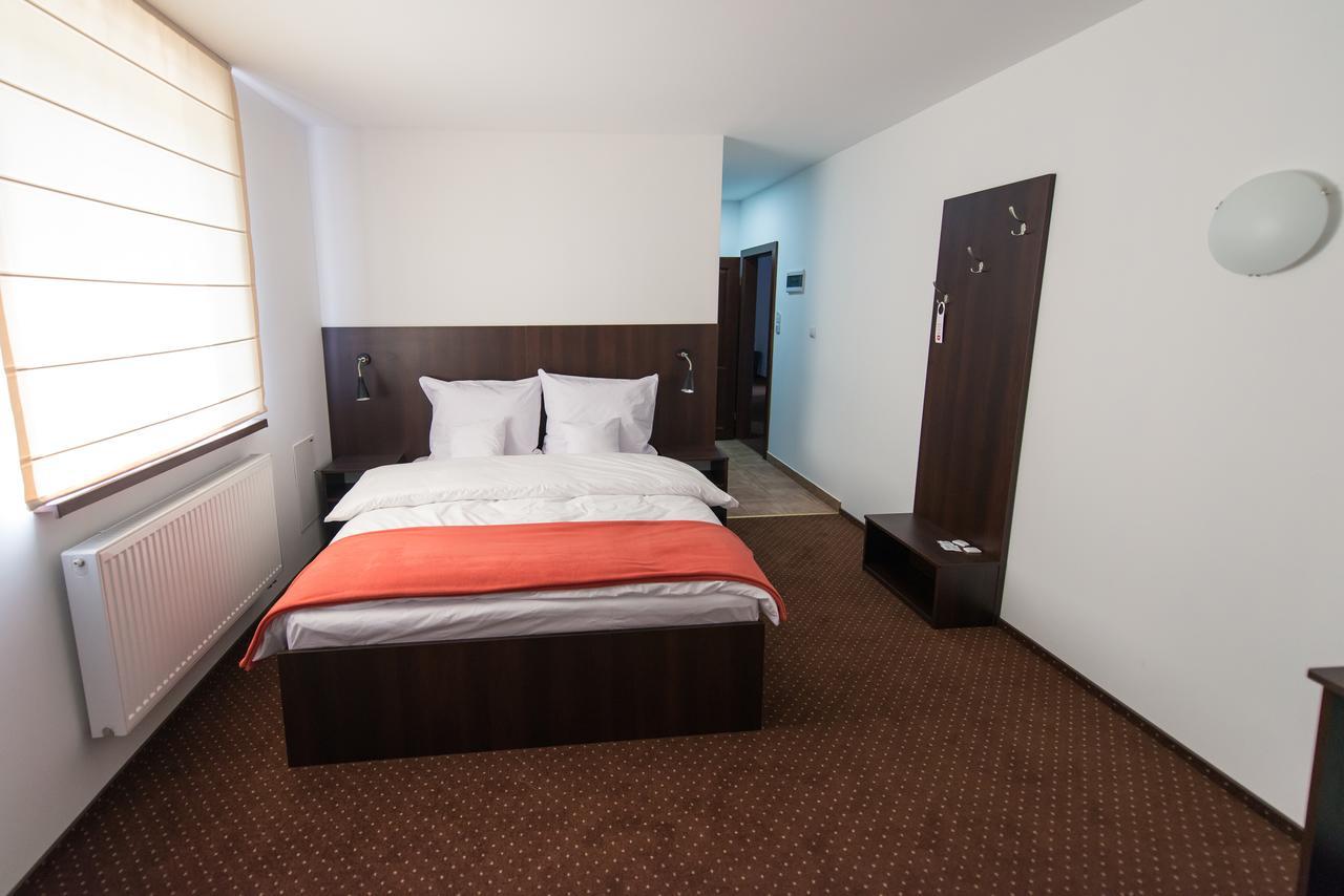 טצ'ב First Hotel מראה חיצוני תמונה