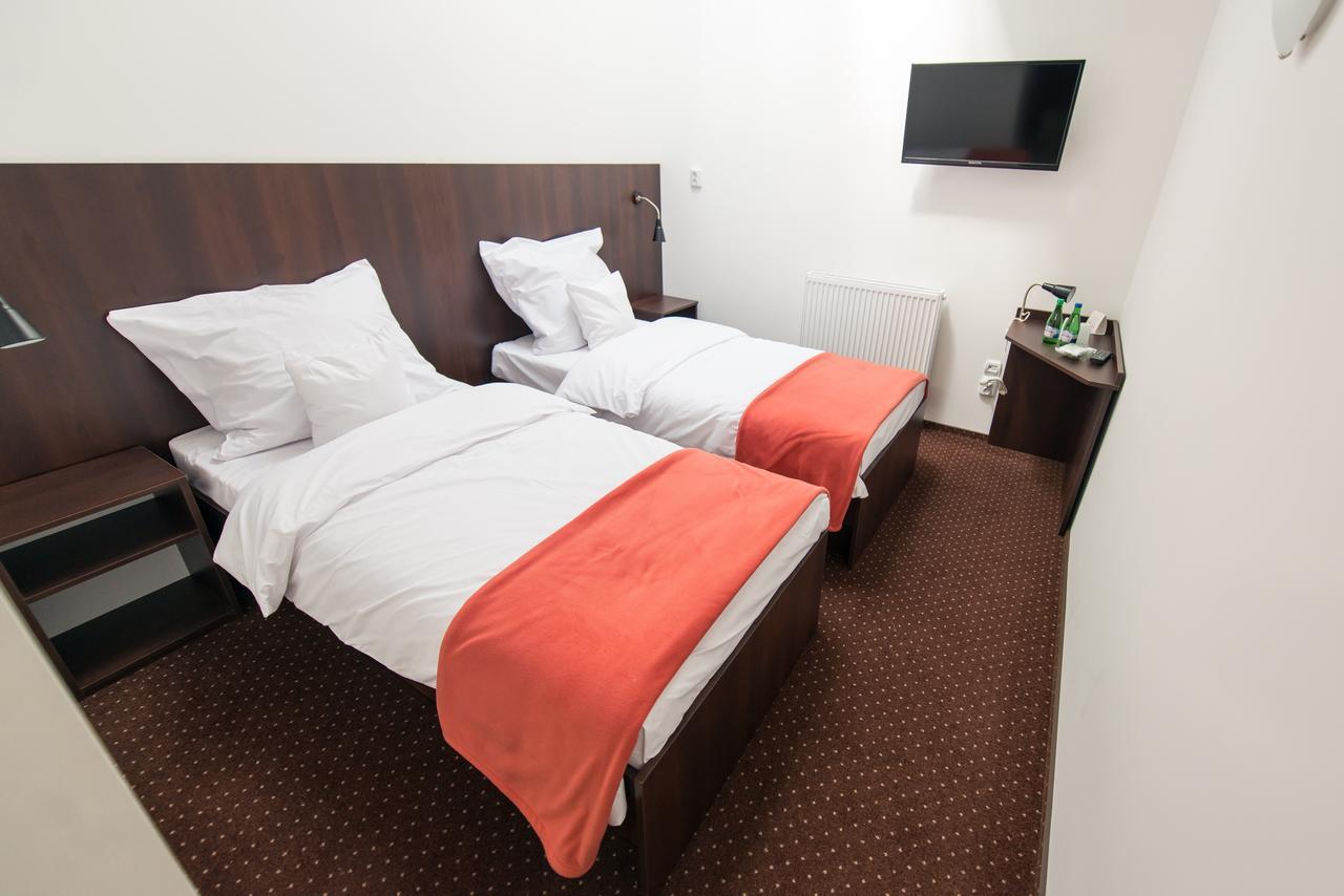 טצ'ב First Hotel מראה חיצוני תמונה
