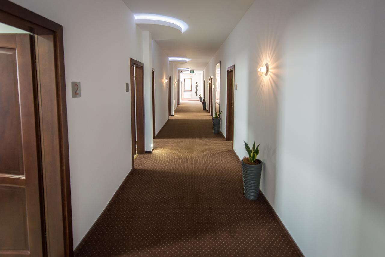 טצ'ב First Hotel מראה חיצוני תמונה
