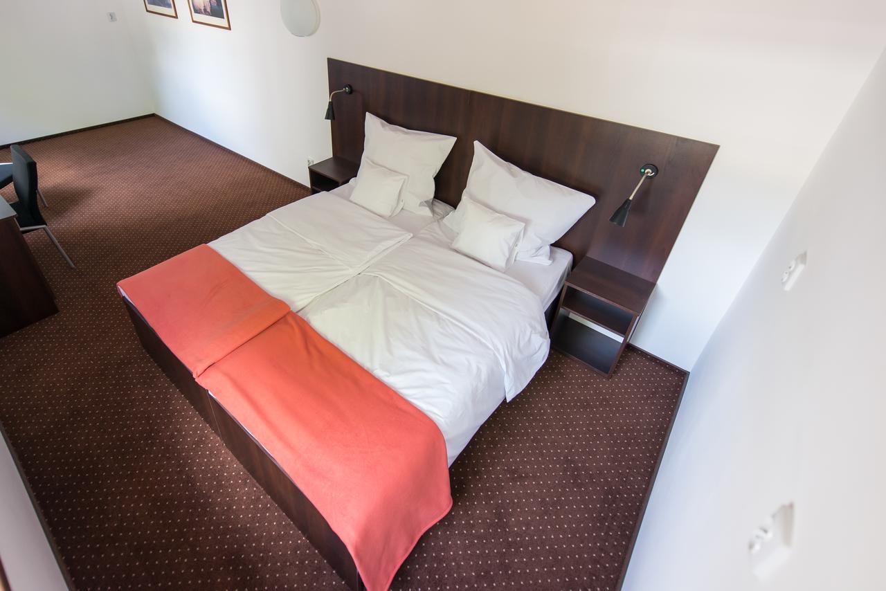 טצ'ב First Hotel מראה חיצוני תמונה