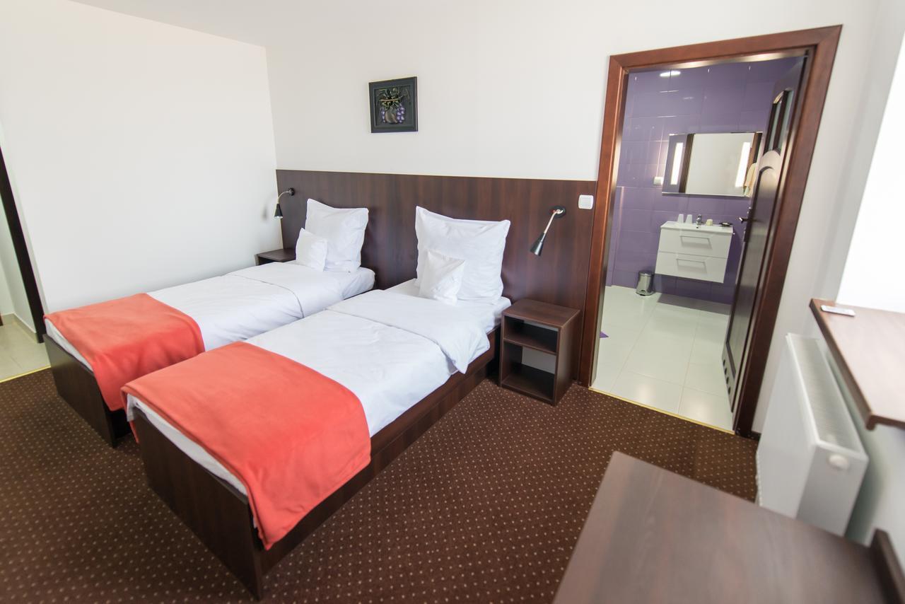 טצ'ב First Hotel מראה חיצוני תמונה
