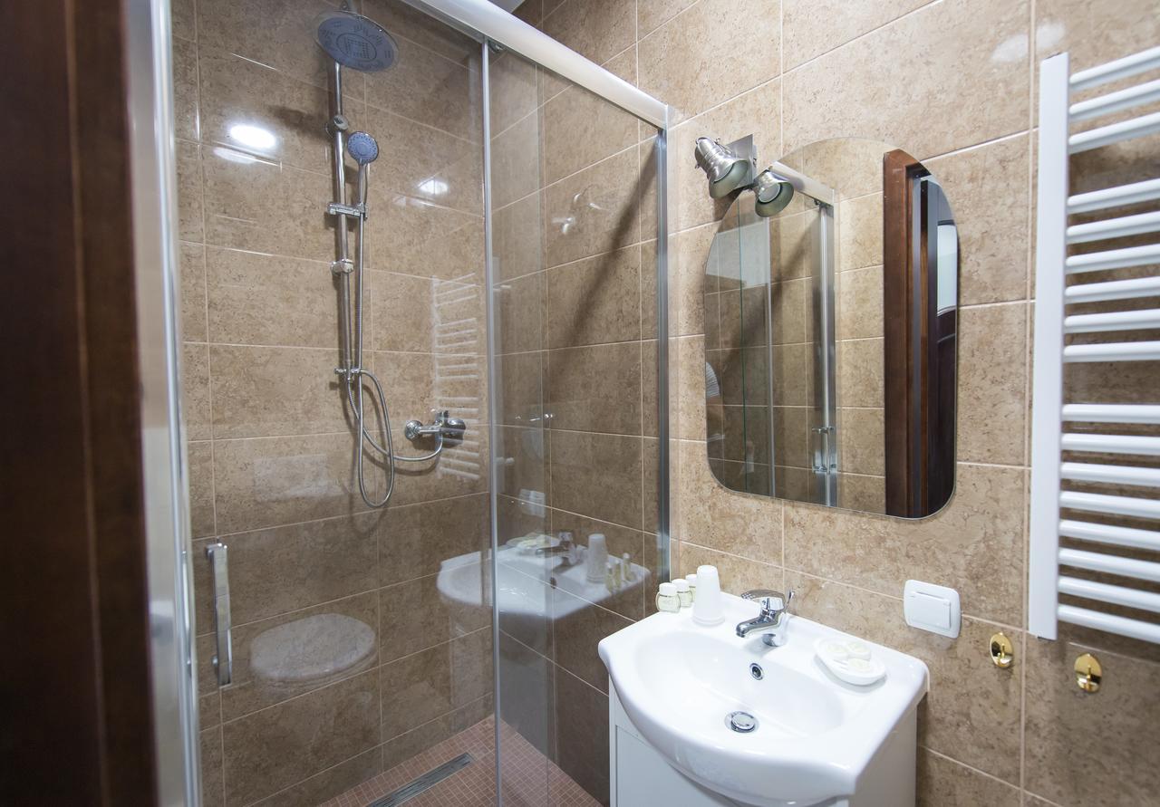 טצ'ב First Hotel מראה חיצוני תמונה