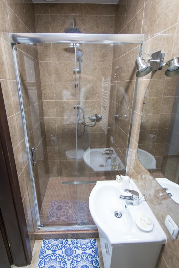 טצ'ב First Hotel מראה חיצוני תמונה