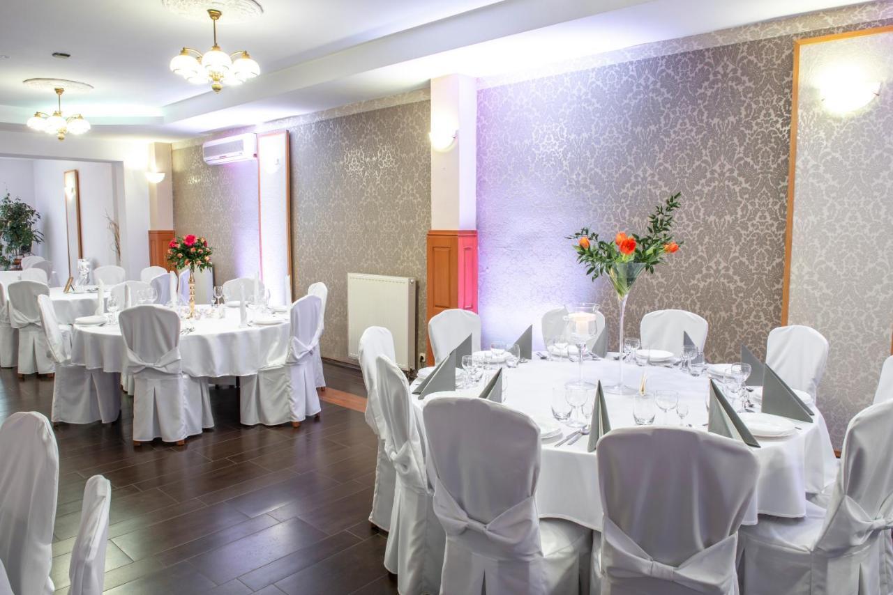 טצ'ב First Hotel מראה חיצוני תמונה
