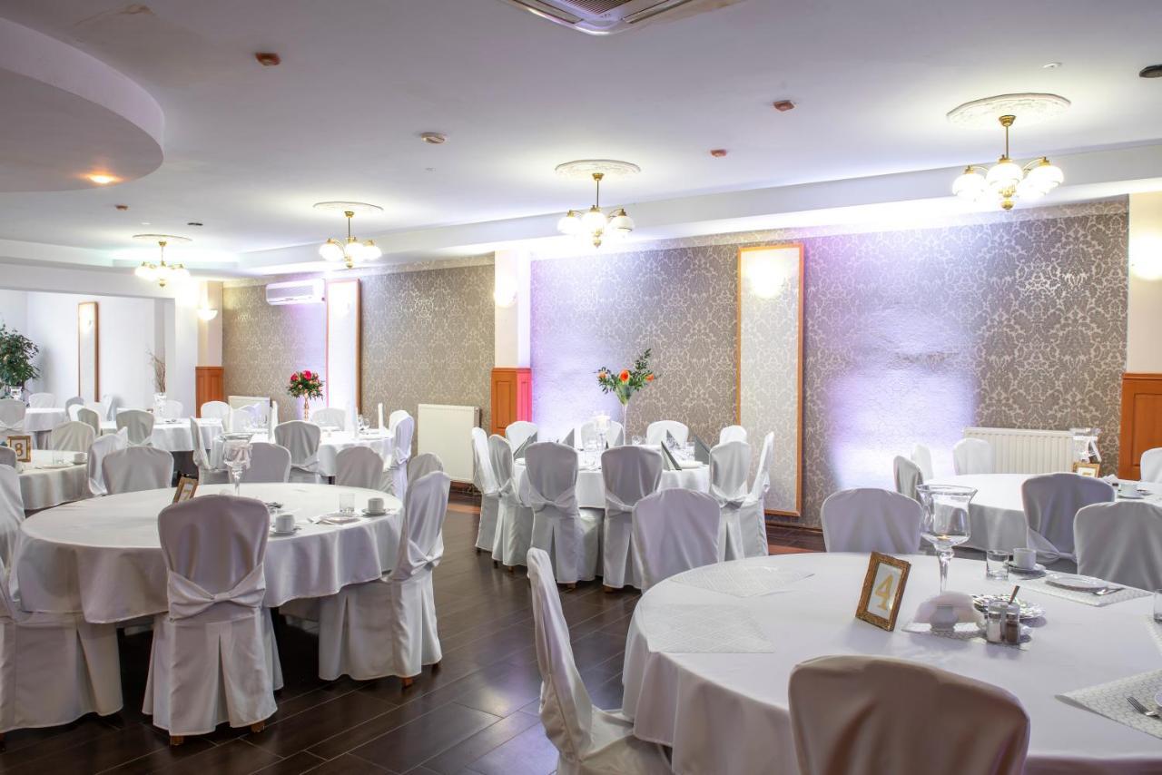 טצ'ב First Hotel מראה חיצוני תמונה