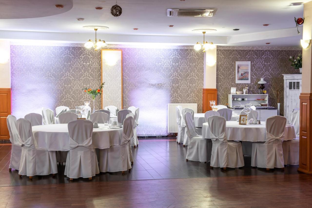 טצ'ב First Hotel מראה חיצוני תמונה