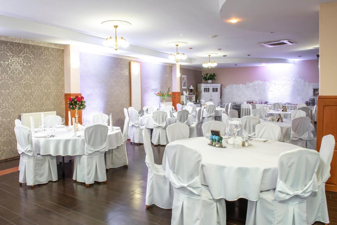 טצ'ב First Hotel מראה חיצוני תמונה